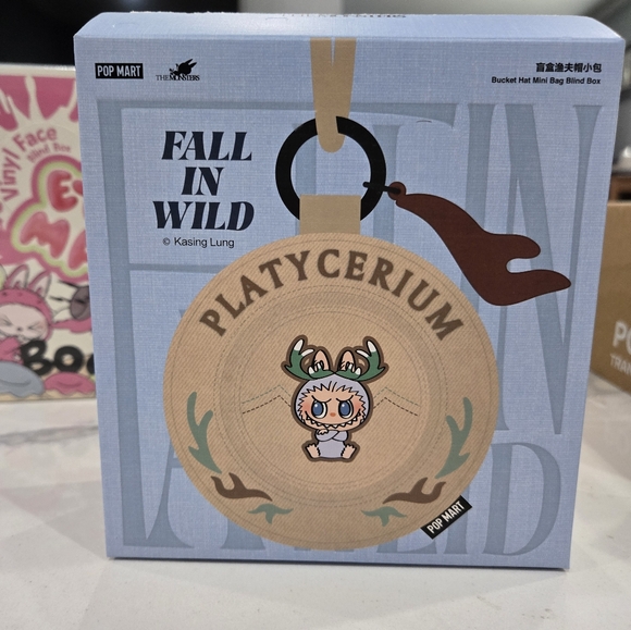 POP MART: Labubu fall in the wild bucket hat bag : Platycerium | Beige - Picture 3 of 4